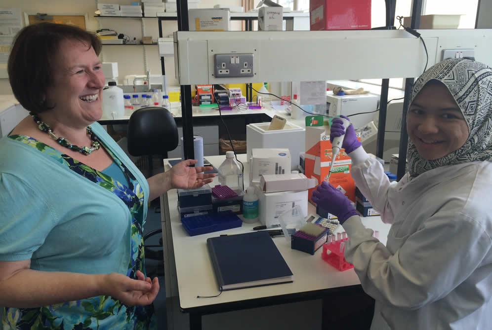 ALex Blakemore in her lab at Imperial College